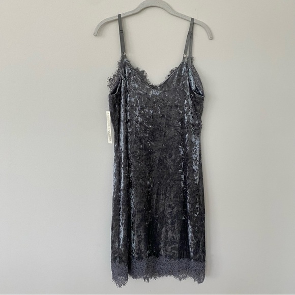 NWT Porridge x Anthropologie Tessie Grey
Velvet Lace Sequins Slip Dress S Party - Picture 6 of 16